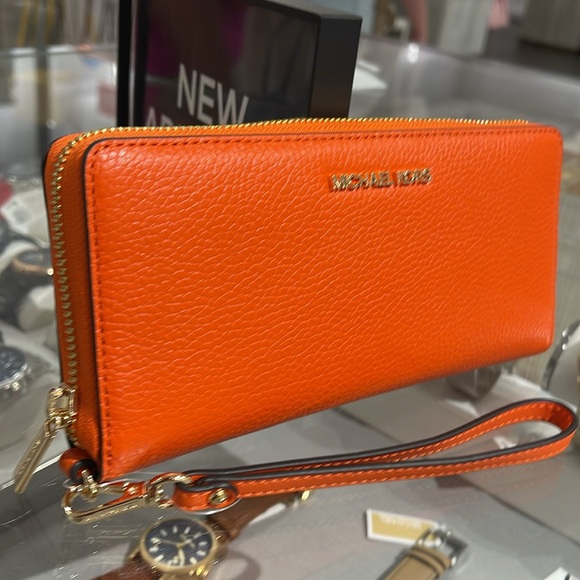 MICHAEL KORS JST
Leather Continental Wristlet Phone Case Wallet
Poppy
NWT - Picture 2 of 16